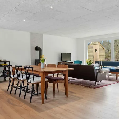 Feriehus In 1st Row By The Limfjord *